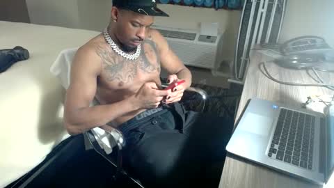 Snapshot of moneymanboy chatting on 09.30.25 11nchmonster online show from 09.30.25