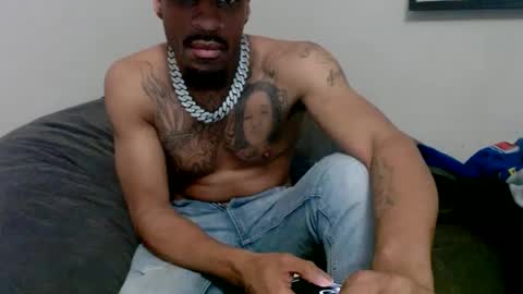 Snapshot of moneymanboy chatting on 10.06.25 11nchmonster online show from 10.06.25