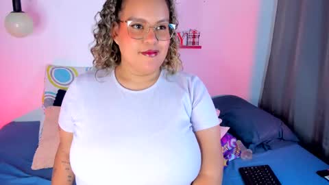 aleja      independent model       online show from 02.16.25