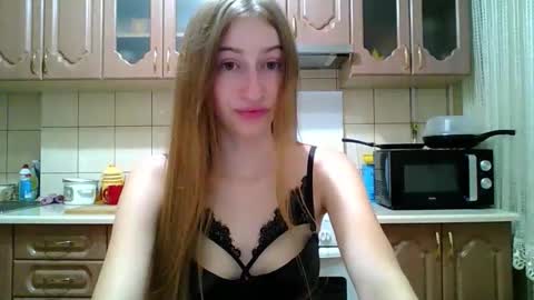 Snapshot of monica_tamayo chatting on 09.28.25 Monica online show from 09.28.25