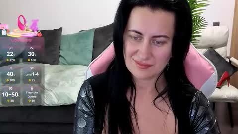 Snapshot of monica_vibe chatting on 09.24.25 Monica online show from 09.24.25