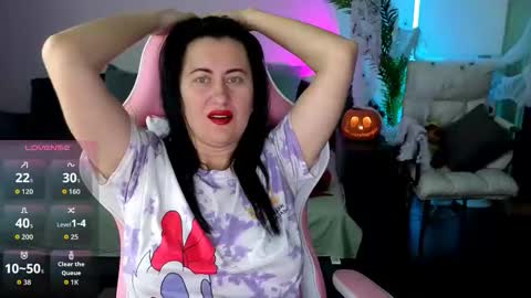 Snapshot of monica_vibe chatting on 10.20.25 Monica online show from 10.20.25