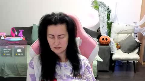 Snapshot of monica_vibe chatting on 10.21.25 Monica online show from 10.21.25