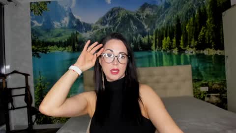 monica_weisss online show from 01.15.25
