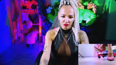 Snapshot of monicamaxwel chatting on 09.21.25 Monika online show from 09.21.25