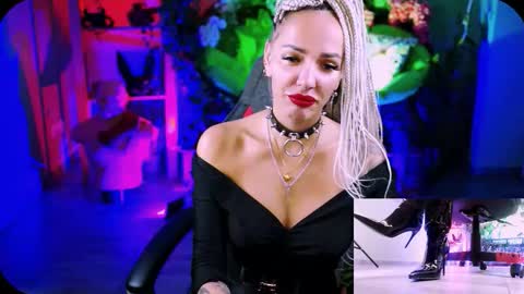 Snapshot of monicamaxwel chatting on 09.26.25 Monika online show from 09.26.25