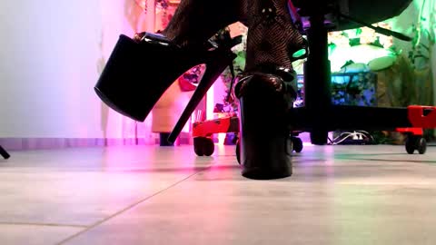 Snapshot of monicamaxwel chatting on 10.11.25 Monika online show from 10.11.25