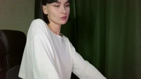 monicapeach_ online show from 09.10.25
