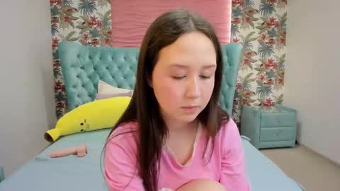 Snapshot of monicasway chatting on 11.27.25 Monica online show from 11.27.25