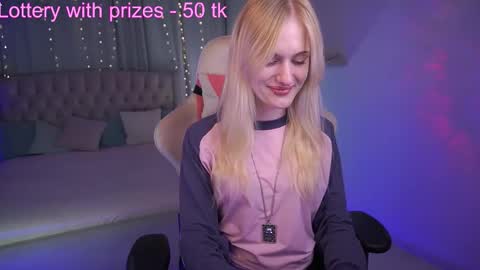 Snapshot of monicavelen chatting on 09.26.25 Monica online show from 09.26.25