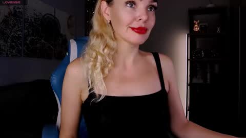 monicharm online show from 09.18.25