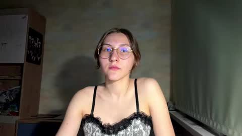 Snapshot of monikakotts chatting on 06.16.26 Mia online show from 06.16.26