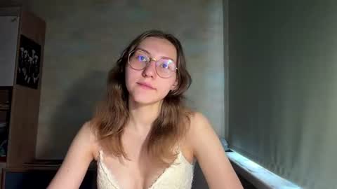 Snapshot of monikakotts chatting on 06.17.26 Mia online show from 06.17.26