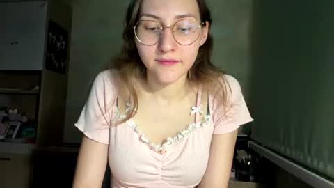 Snapshot of monikakotts chatting on 07.01.26 Mia online show from 07.01.26