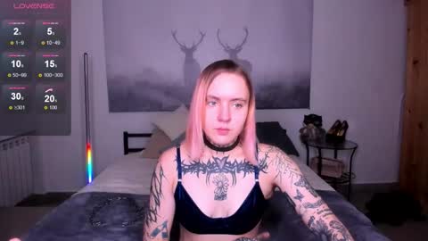 Snapshot of monikalowww chatting on 10.22.25 monikalowww online show from 10.22.25