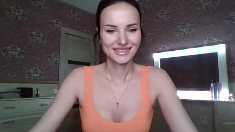 Snapshot of monparis_dream chatting on 10.22.25 monparis_dream online show from 10.22.25