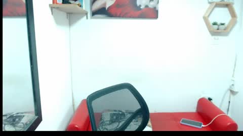 Snapshot of monserrat_diva chatting on 05.19.26 monserrat_diva online show from 05.19.26