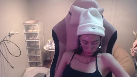 ELYSE A SIMPLE GIRL online show from 01.22.25
