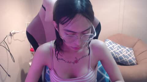 ELYSE A SIMPLE GIRL online show from 01.29.25