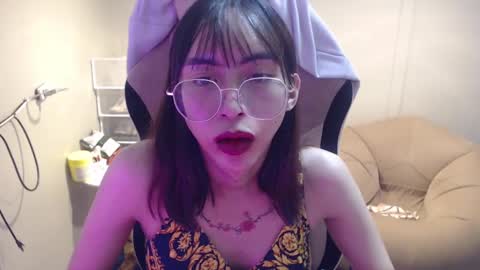 ELYSE A SIMPLE GIRL online show from 02.12.25