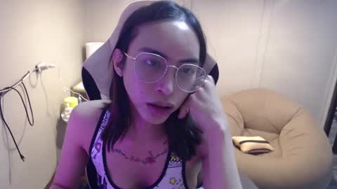 ELYSE A SIMPLE GIRL online show from 02.28.25