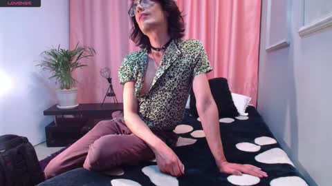 Linda Darling online show from 12.14.25