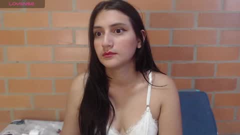 Snapshot of montserrat_jay chatting on 04.18.26 Luisa online show from 04.18.26