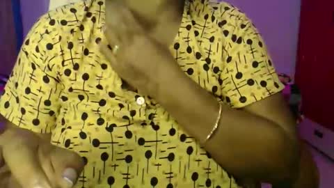 Snapshot of moody_maya chatting on 11.27.25 Maya online show from 11.27.25