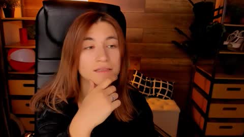 Snapshot of moon13152 chatting on 10.01.25 Katrin online show from 10.01.25