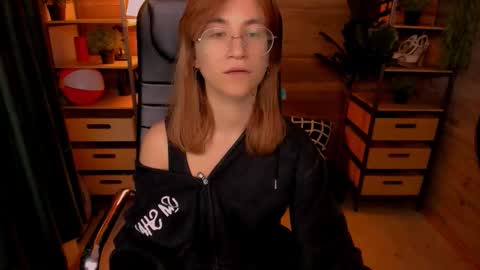 Snapshot of moon13152 chatting on 10.07.25 Katrin online show from 10.07.25