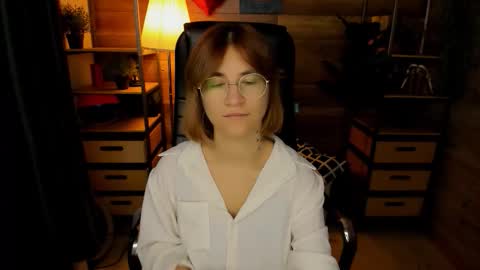 Snapshot of moon13152 chatting on 10.27.25 Katrin online show from 10.27.25