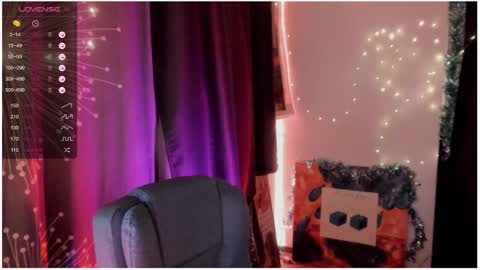 Snapshot of moon__girl chatting on 12.09.24 Roxy online show from 12.09.24