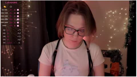 Snapshot of moon__girl chatting on 12.14.24 Roxy online show from 12.14.24