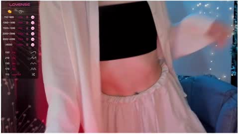 Snapshot of moon__girl chatting on 12.29.24 Roxy online show from 12.29.24