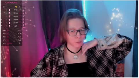 Snapshot of moon__girl chatting on 01.25.25 Roxy online show from 01.25.25