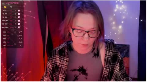 Snapshot of moon__girl chatting on 01.26.25 Roxy online show from 01.26.25