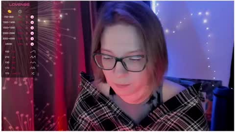 Snapshot of moon__girl chatting on 02.15.25 Roxy online show from 02.15.25