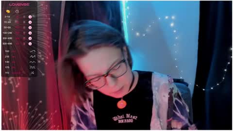 Snapshot of moon__girl chatting on 02.22.25 Roxy online show from 02.22.25