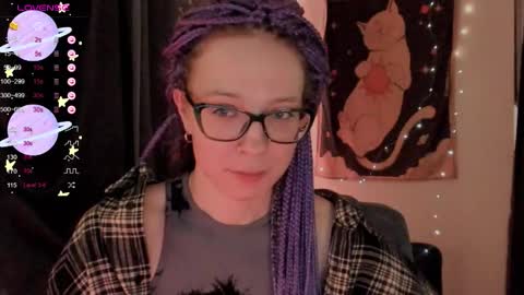 Snapshot of moon__girl chatting on 10.11.25 Roxy online show from 10.11.25