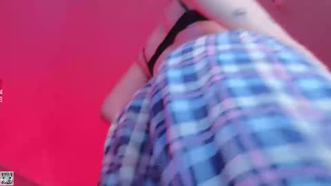 Snapshot of moon_avengers chatting on 10.13.25 Lola online show from 10.13.25