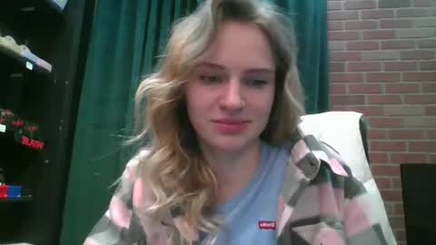 Snapshot of moon_light_girl chatting on 02.28.25 moon_light_girl online show from 02.28.25