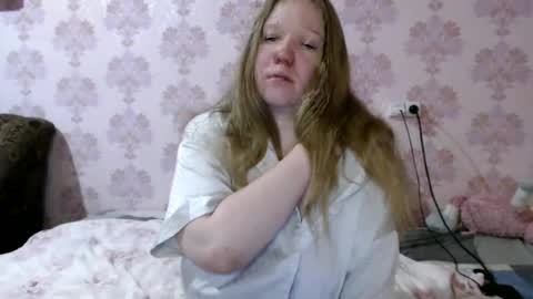 Snapshot of moon_linght000 chatting on 06.14.26 moon_linght000 online show from 06.14.26