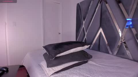 Luna  online show from 09.18.25