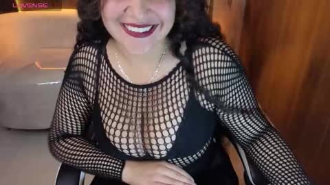 Snapshot of moon_tx chatting on 10.12.25 Online 800 to 1400 online show from 10.12.25