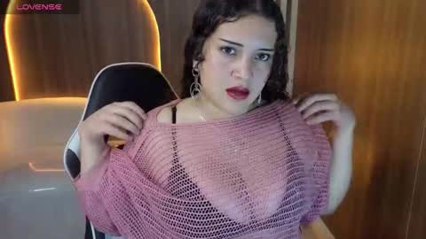 Snapshot of moon_tx chatting on 10.14.25 Online 800 to 1400 online show from 10.14.25