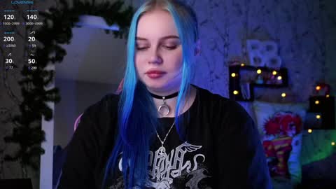 Snapshot of moon_valkyriie chatting on 01.20.25 Emilia online show from 01.20.25