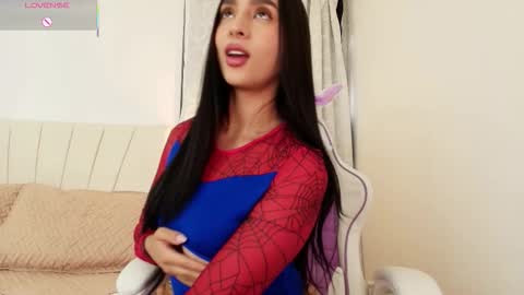 moonbrunettee online show from 10.17.25