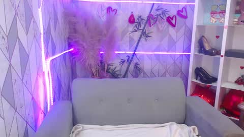 Snapshot of mooncharlotte chatting on 09.19.25 Charlotte online show from 09.19.25