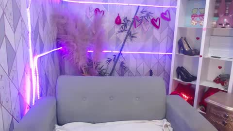 Snapshot of mooncharlotte chatting on 09.22.25 Charlotte online show from 09.22.25