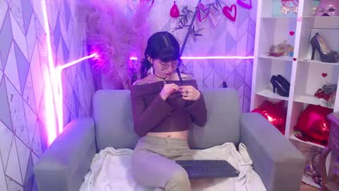 Snapshot of mooncharlotte chatting on 10.02.25 Charlotte online show from 10.02.25